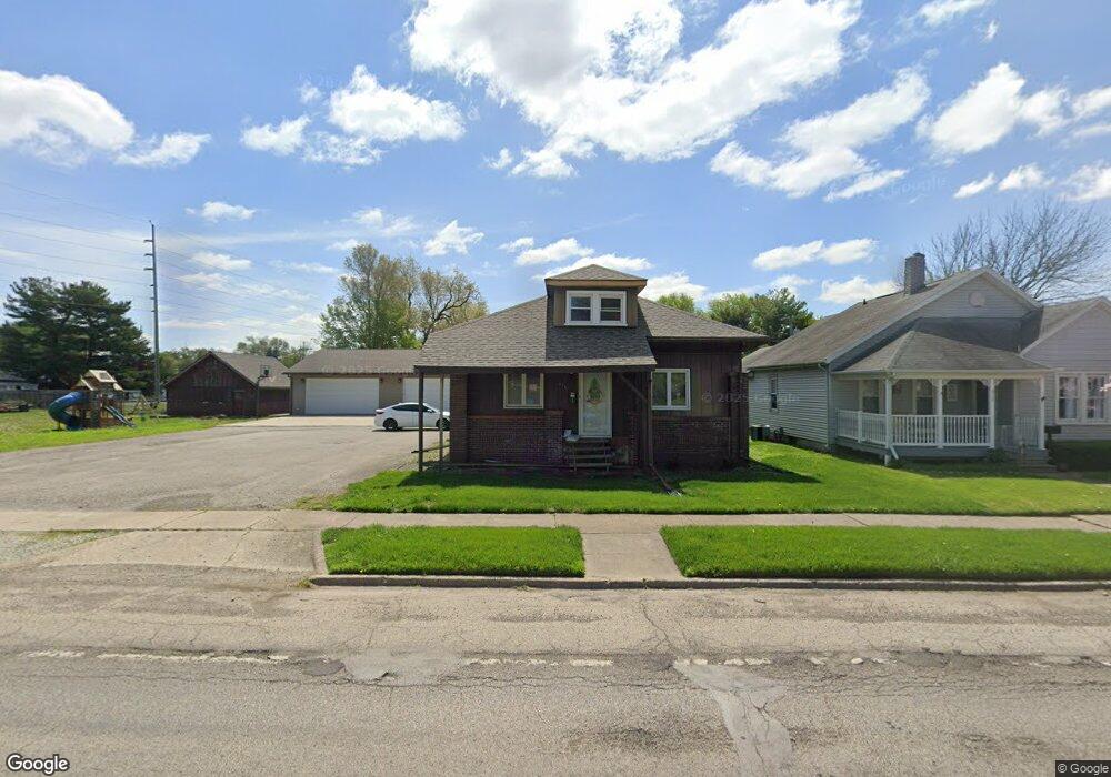 914 N Kickapoo St, Lincoln, IL 62656 - photo 1