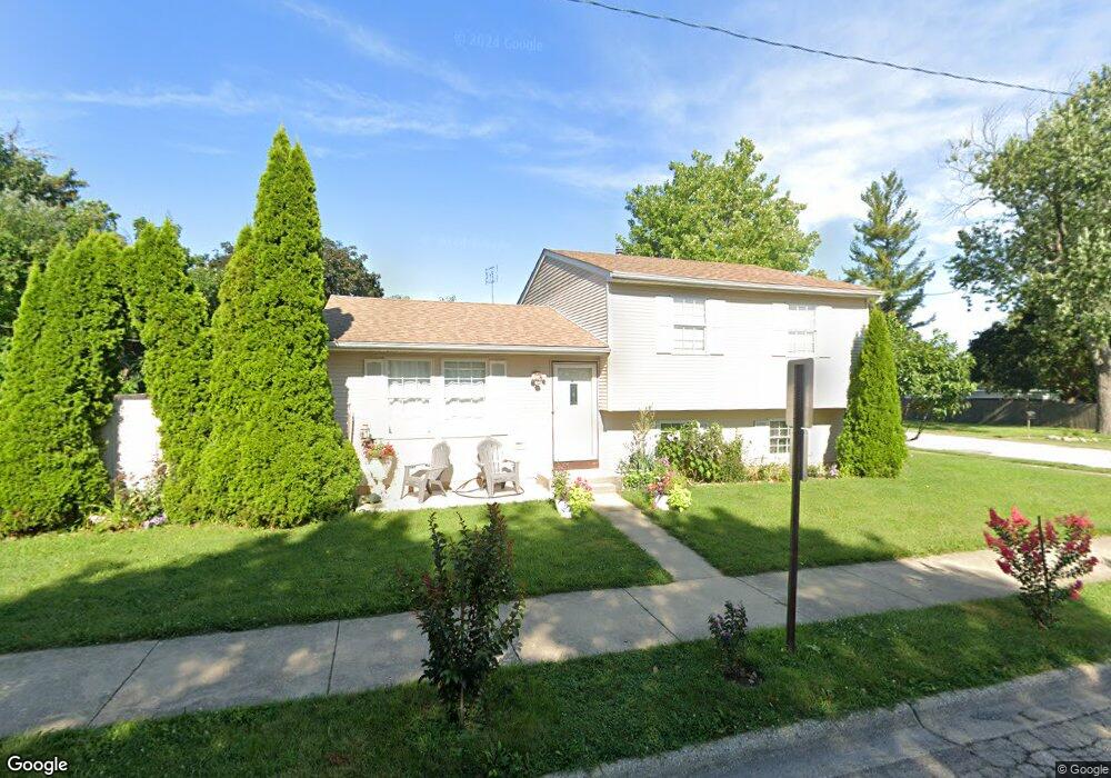 816 N Orchard Ln, Waukegan, IL 60085 - photo 1