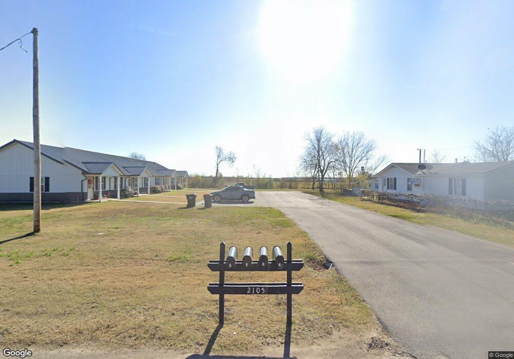 2105 W Main St, Henryetta, OK 74437 - photo 1
