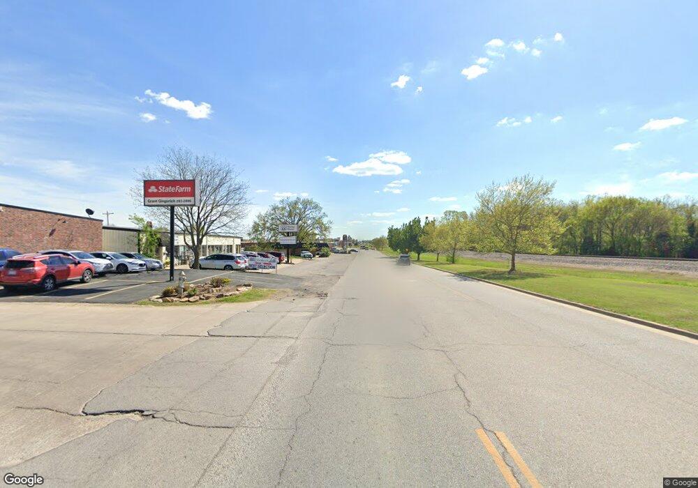 715 W Claremore St, Claremore, OK 74017 - photo 1