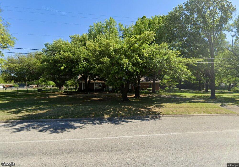 1302 Anthony St, Gainesville, TX 76240 - photo 1