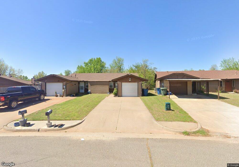 707 Swan Lake Rd, Edmond, OK 73003 - photo 1