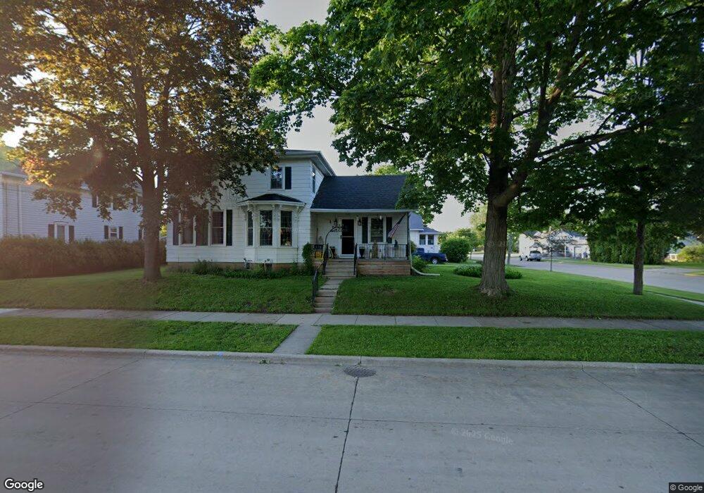 404 W 11th Ave, Oshkosh, WI 54902 - photo 1