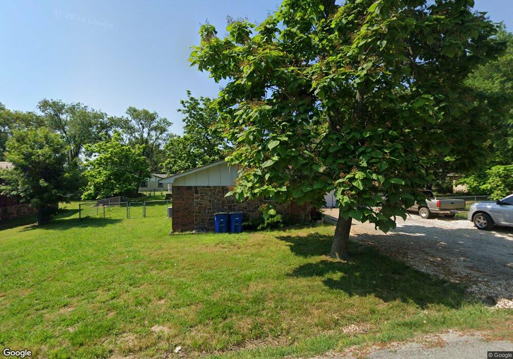 407 E Stacy St, Chouteau, OK 74337 - photo 1