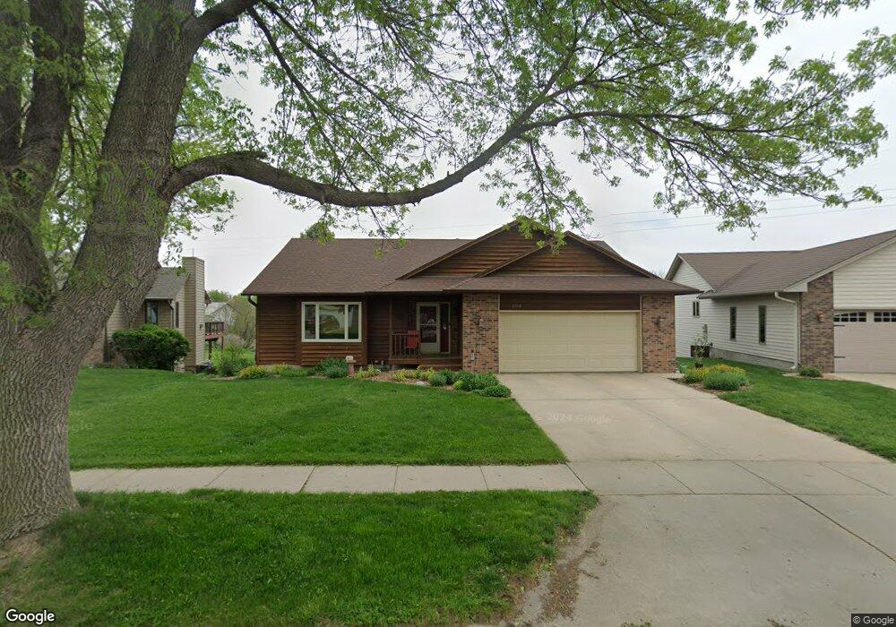 2512 S Avondale Ave, Sioux Falls, SD 57110 - photo 1