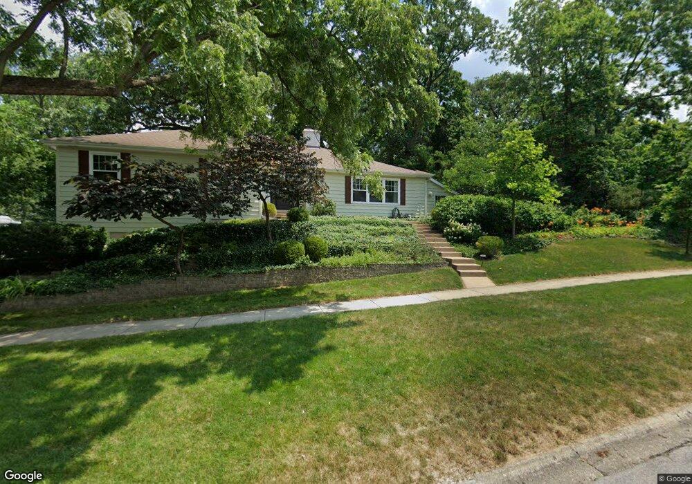 240 White Oak Dr, Naperville, IL 60540 - photo 1