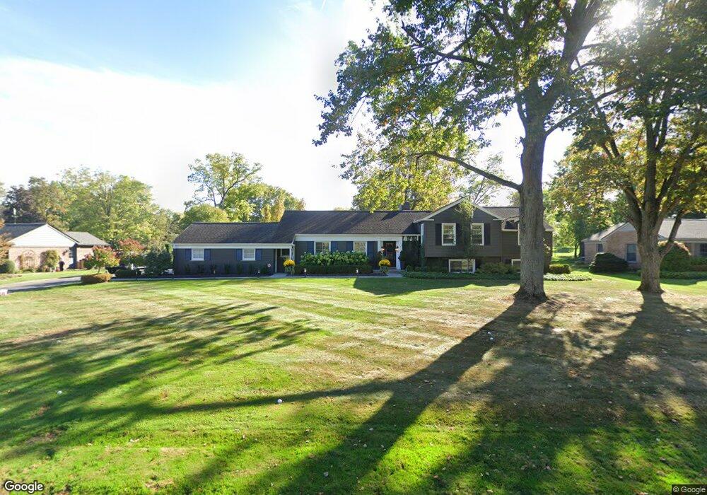 1111 Fox Chase Rd, Bloomfield Hills, MI 48301 - photo 1