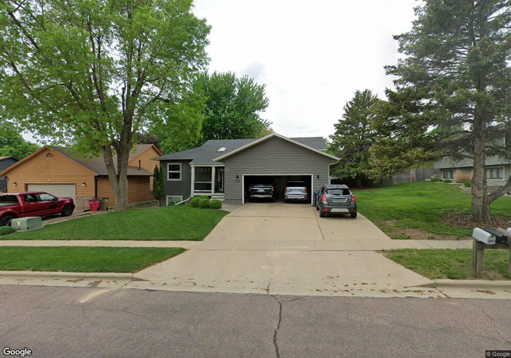 2305 S Avondale Ave, Sioux Falls, SD 57110 - photo 1