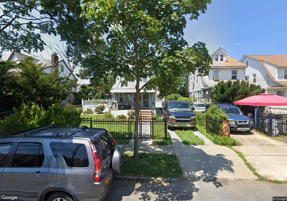 19713 89th Rd, Hollis, NY 11423 - photo 1