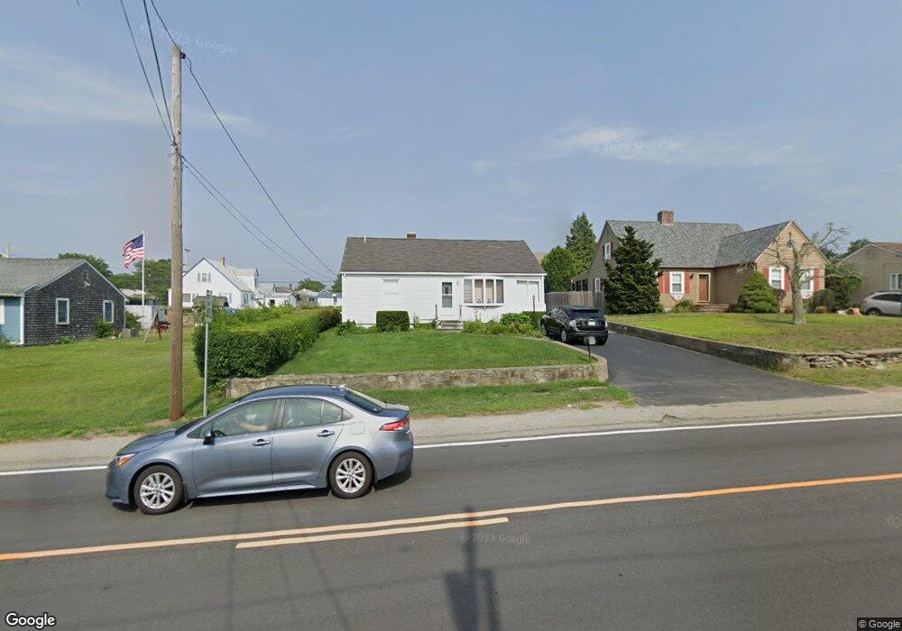 514 Metacom Ave, Bristol, RI 02809 - photo 1