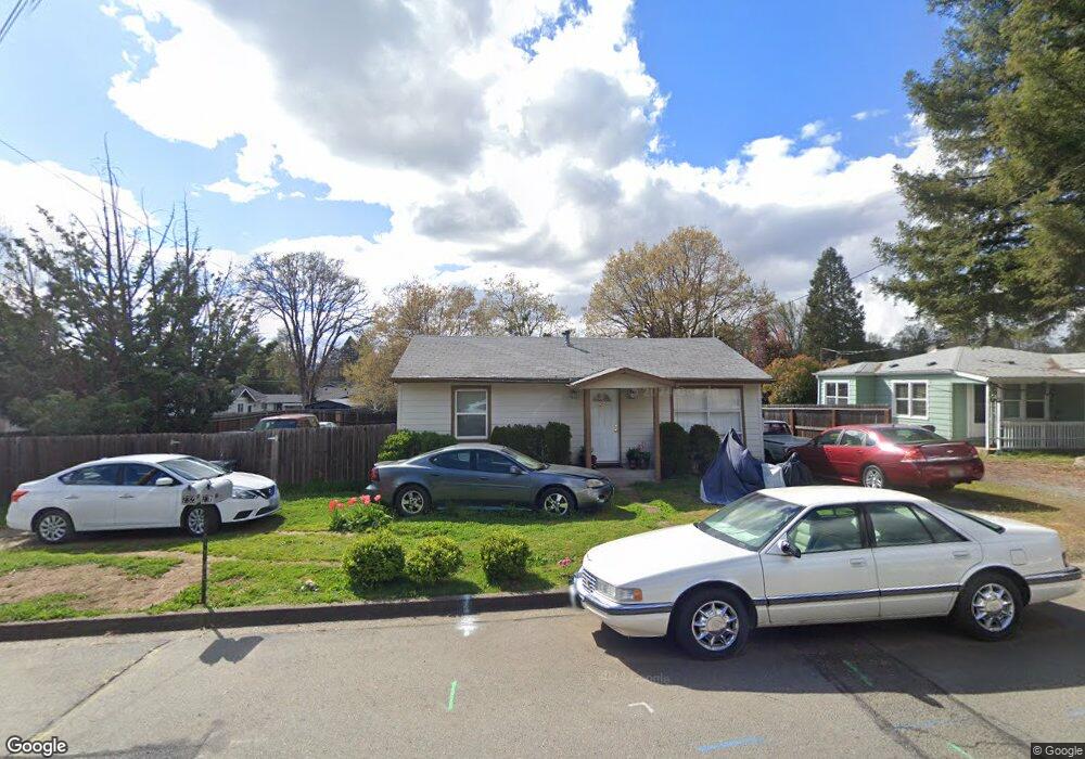 732 NE 12th St, Grants Pass, OR 97526 - photo 1