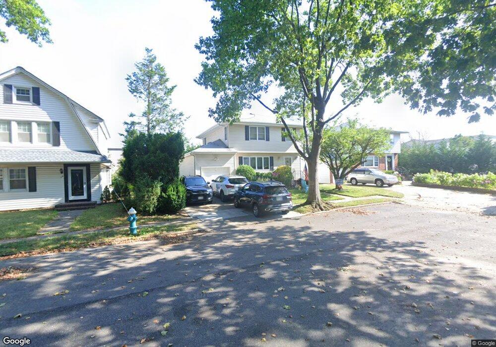 91 Huron Rd, Floral Park, NY 11001 - photo 1