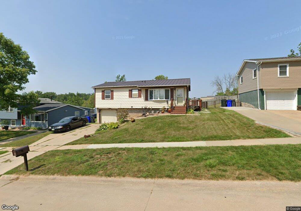 1706 Hillside Dr NW, Cedar Rapids, IA 52405 - photo 1