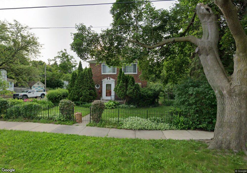 1701 Kearsley Park Blvd, Flint, MI 48506 - photo 1