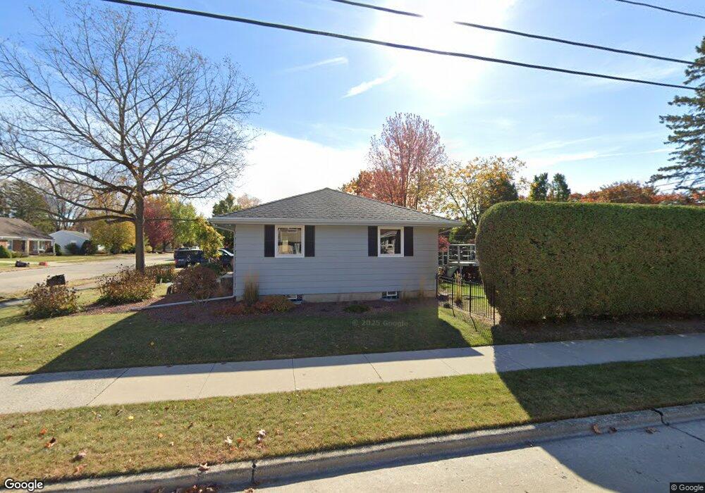 1511 Reed Ave, Manitowoc, WI 54220 - photo 1