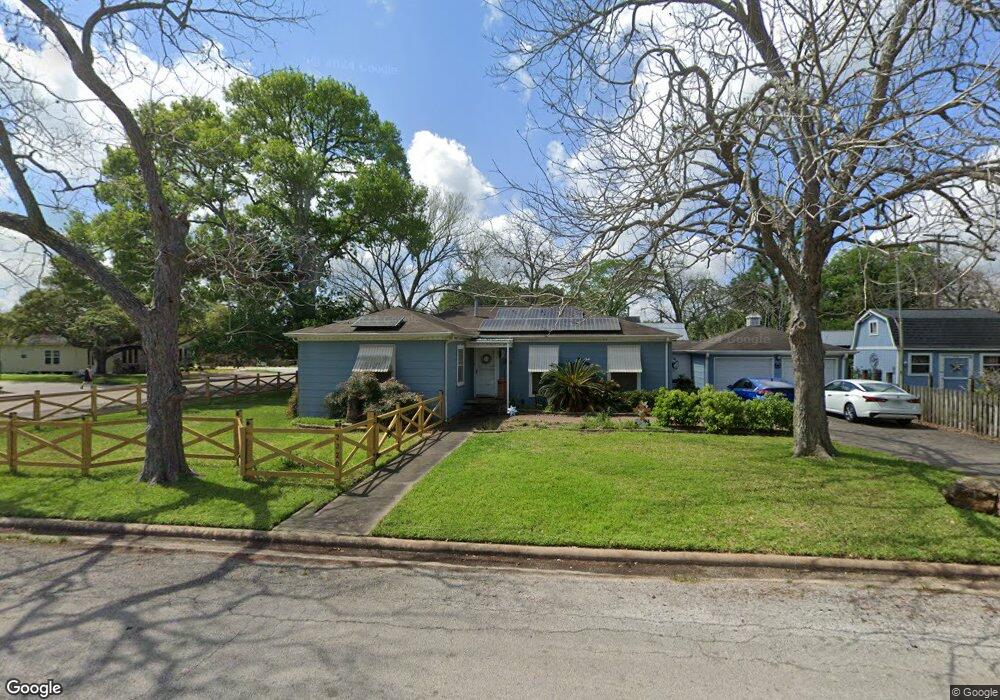 2320 Live Oak Ave, Bay City, TX 77414 - photo 1