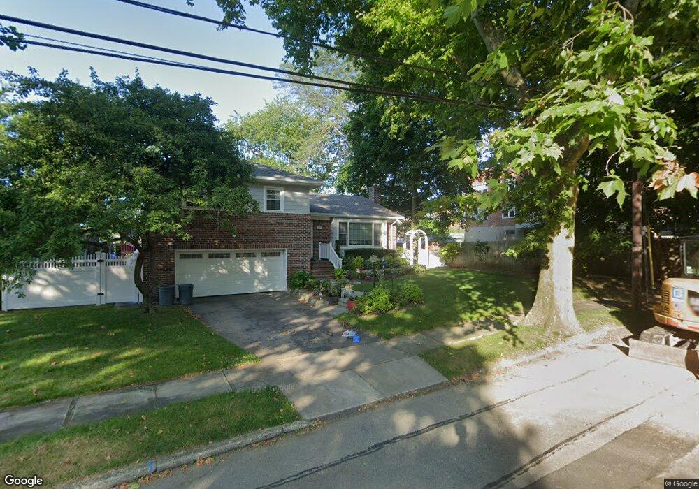 44 Bergman Dr, Hewlett, NY 11557 - photo 1