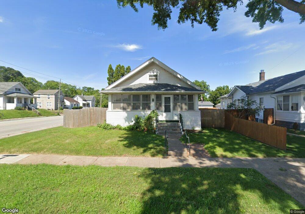 1902 N Howell St, Davenport, IA 52804 - photo 1
