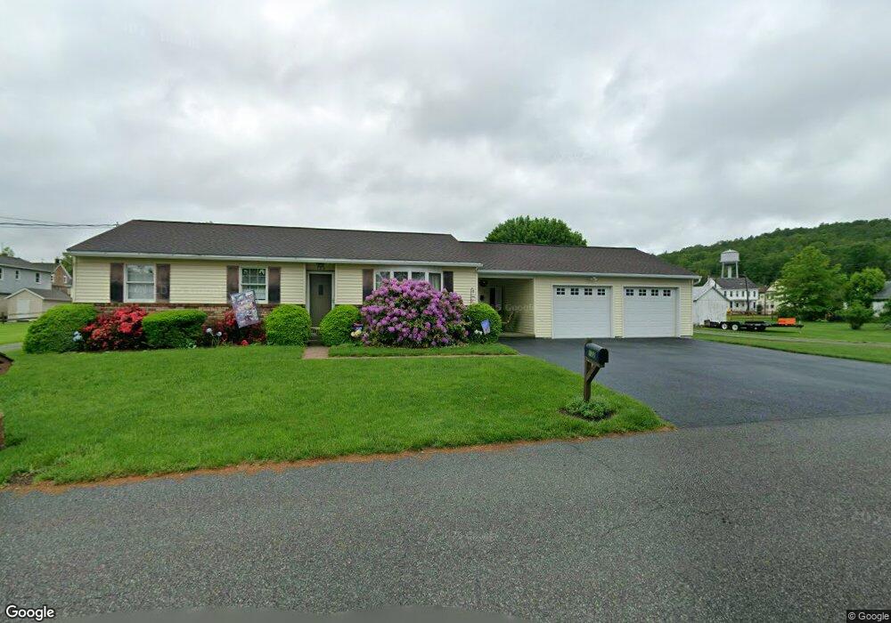 122 E Spring St, Bechtelsville, PA 19505 - photo 1