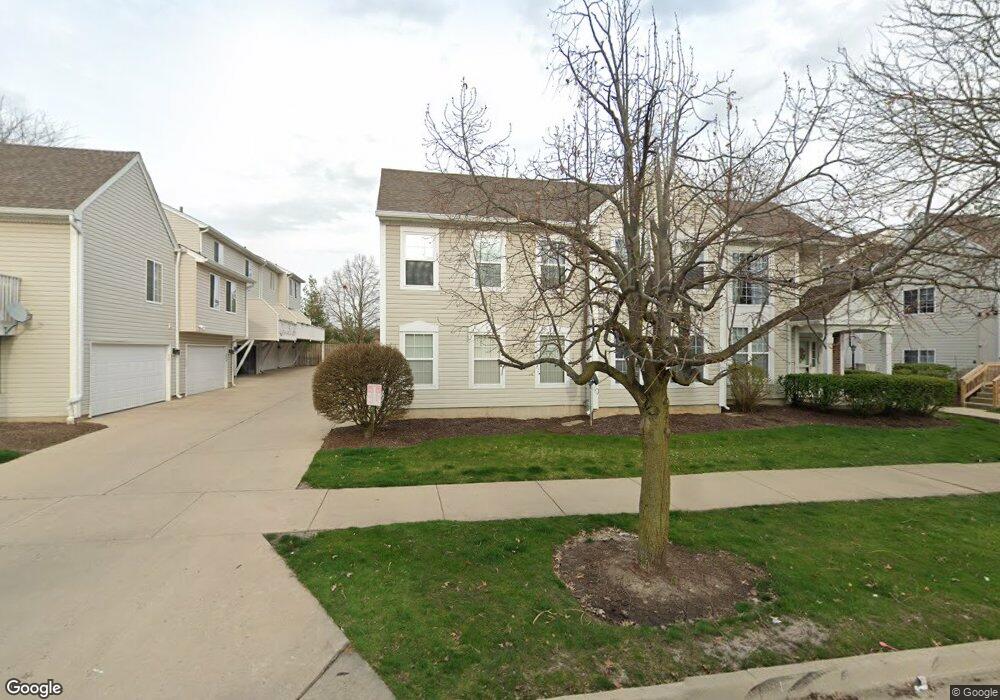 706 E Victoria Cir unit 253, North Aurora, IL 60542 - photo 1