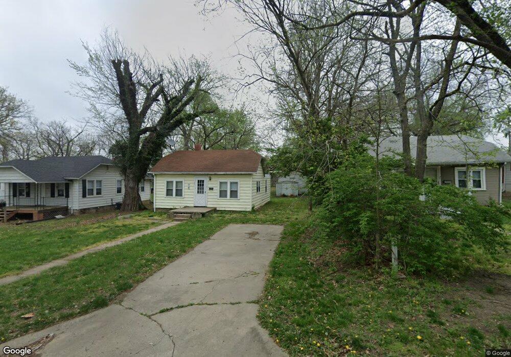 716 SW Cambridge Ave, Topeka, KS 66606 - photo 1
