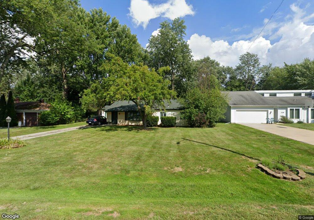 2221 Lancaster Rd, Bloomfield Hills, MI 48302 - photo 1