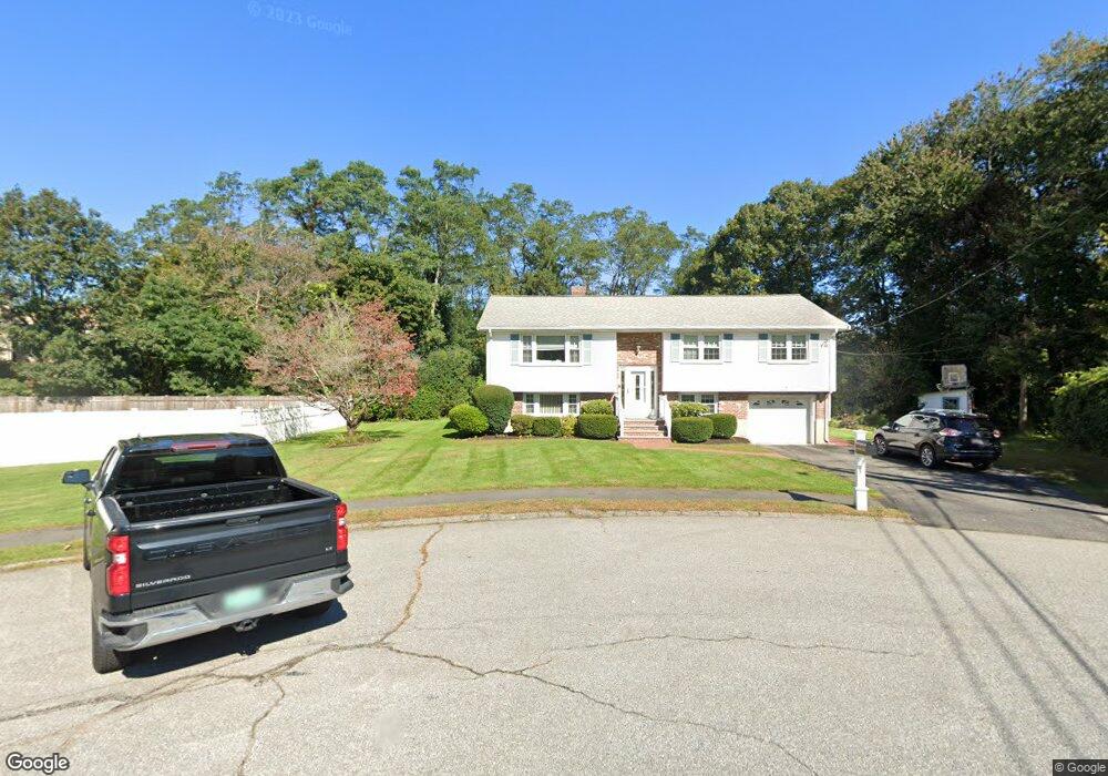 7 Hampshire Cir, Woburn, MA 01801 - photo 1