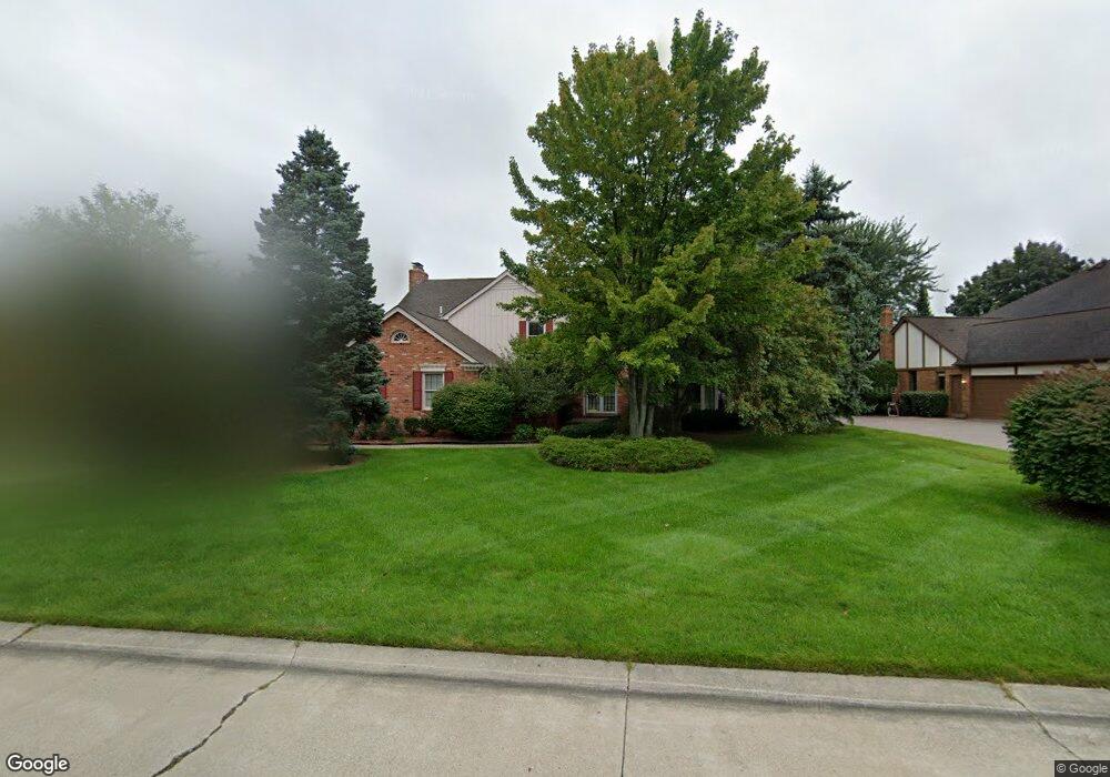 3577 Wedgewood Dr, Rochester Hills, MI 48306 - photo 1