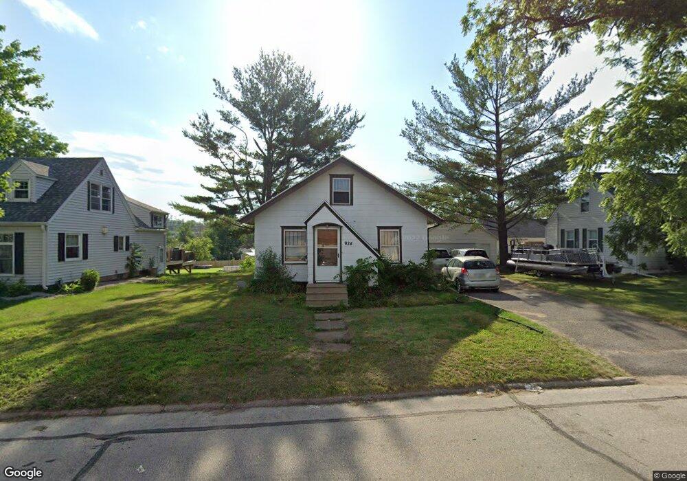 924 36th St SE, Cedar Rapids, IA 52403 - photo 1