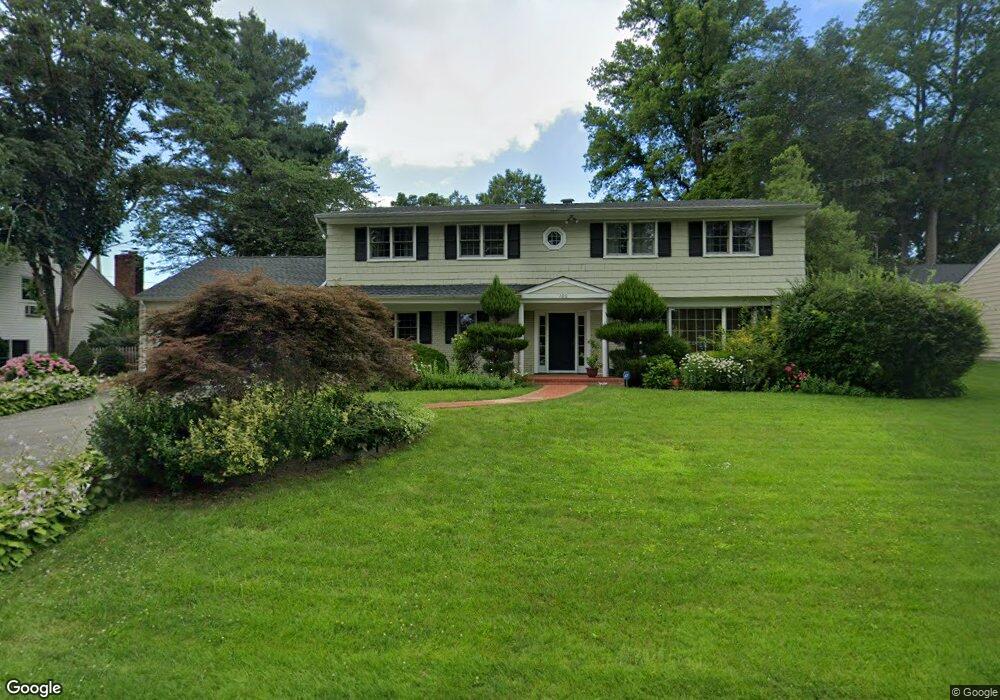 100 Chestnut Rd, Manhasset, NY 11030 - photo 1
