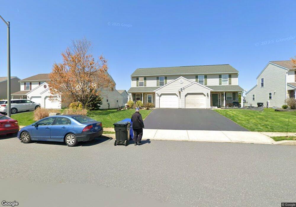 580 Daisy Dr, New Holland, PA 17557 - photo 1