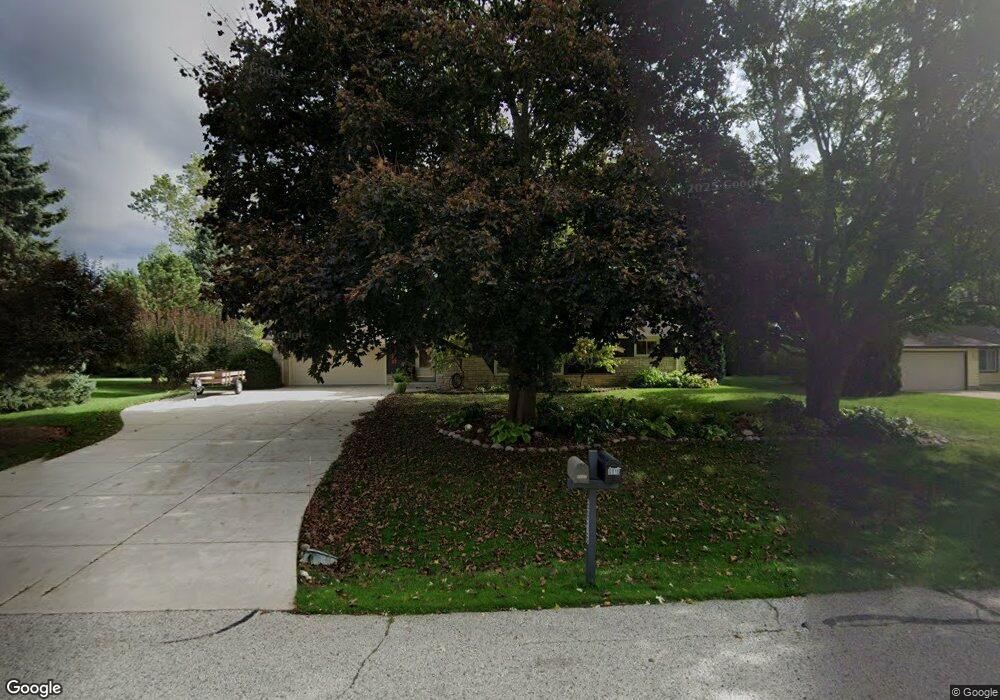 W150N6916 Country Ln, Menomonee Falls, WI 53051 - photo 1