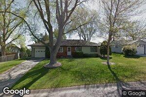 418 Henkens Dr, Chadron, NE 69337