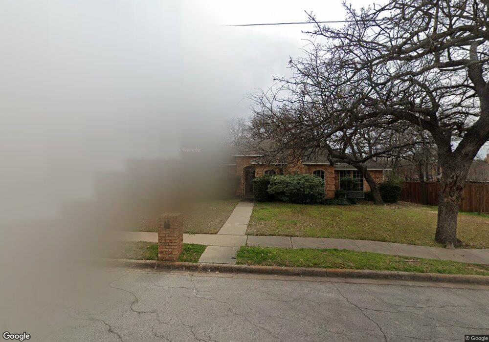 925 Oakwood Ave, Hurst, TX 76053 - photo 1