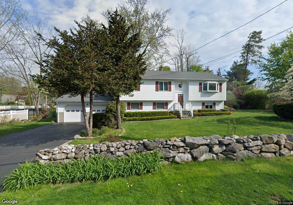 824 Fox Meadow Rd, Yorktown Heights, NY 10598 - photo 1