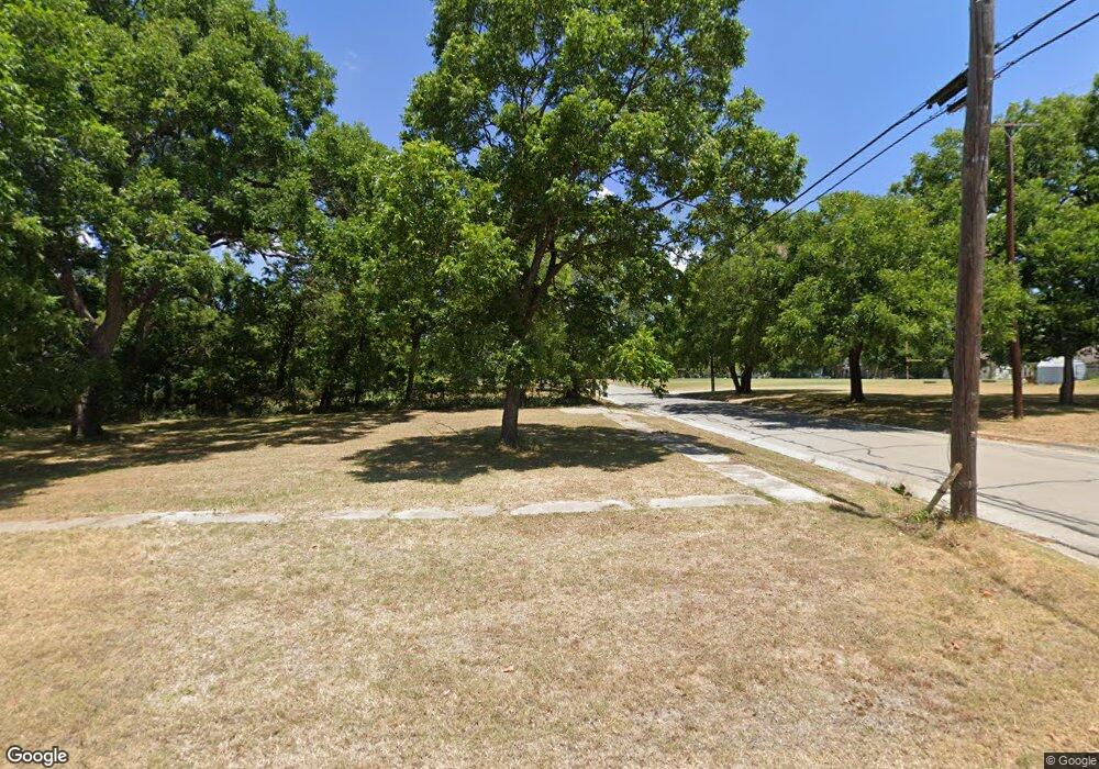 515 Hall St, Gainesville, TX 76240 - photo 1