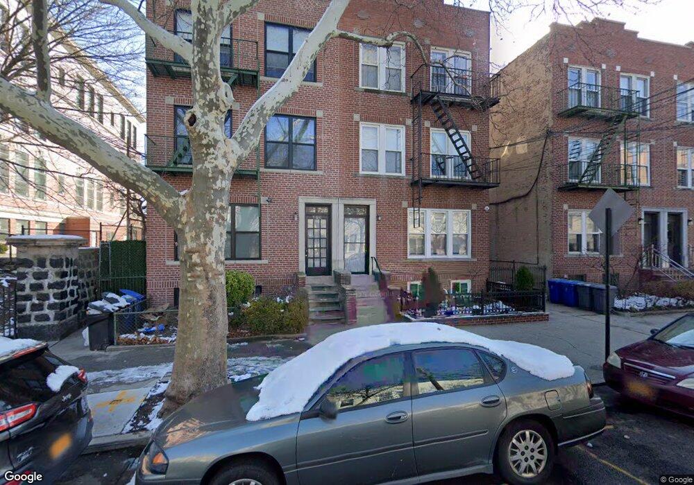 22-57 41st St unit 1-FLR, New York City, NY 11105 - photo 1