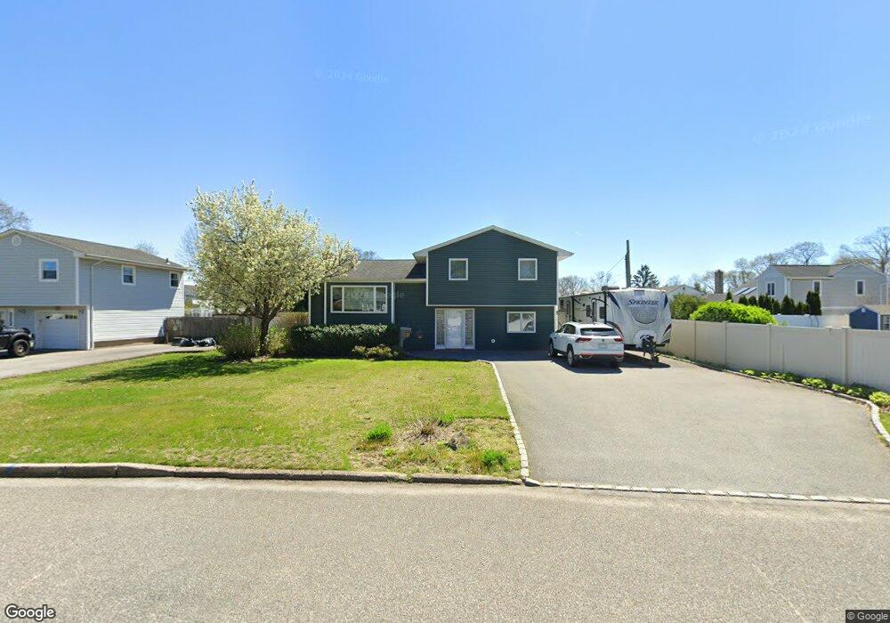 20 Bette Ln, ComMacK, NY 11725 - photo 1