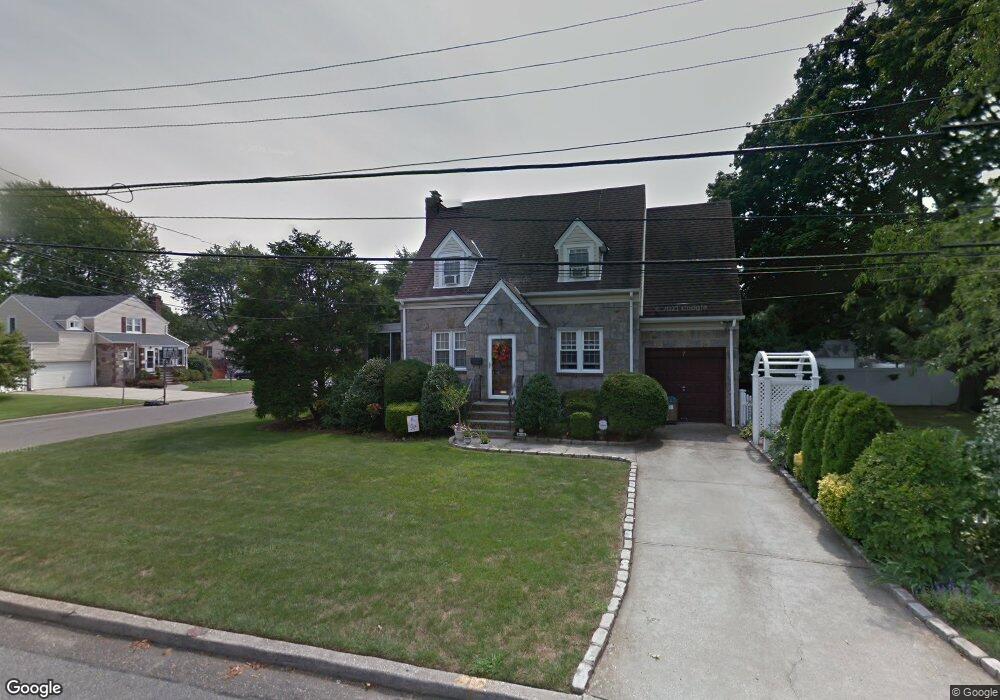 7 Nantucket Ln, Oceanside, NY 11572 - photo 1