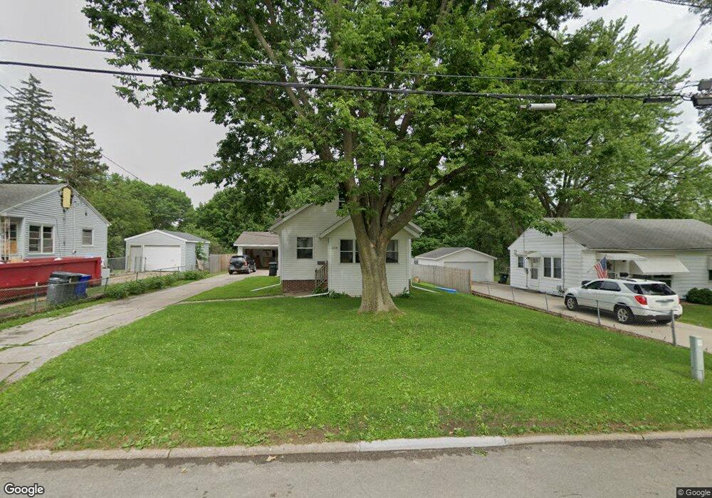 239 21st St NW, Cedar Rapids, IA 52405 - photo 1