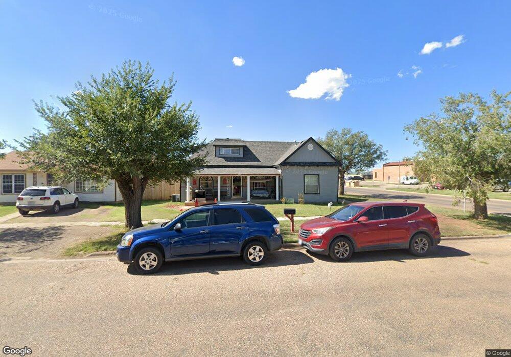 402 S Meredith Ave, Dumas, TX 79029 - photo 1