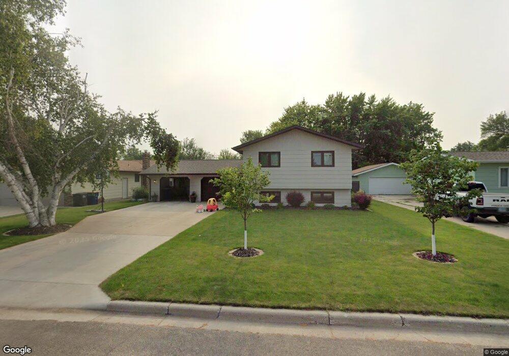 301 19th Ave NE, Jamestown, ND 58401 - photo 1