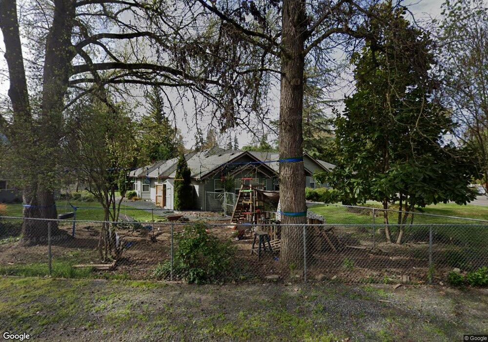 1403 SE Rogue Dr, Grants Pass, OR 97526 - photo 1