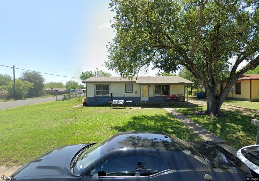 1420 E Rosewood St, Beeville, TX 78102 - photo 1
