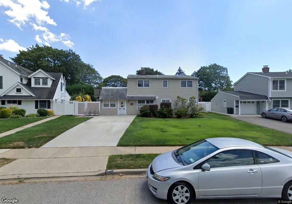 384 Red Maple Dr W, Wantagh, NY 11793 - photo 1