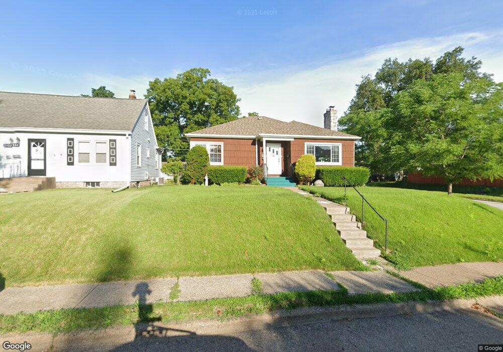 2326 N Howell St, Davenport, IA 52804 - photo 1