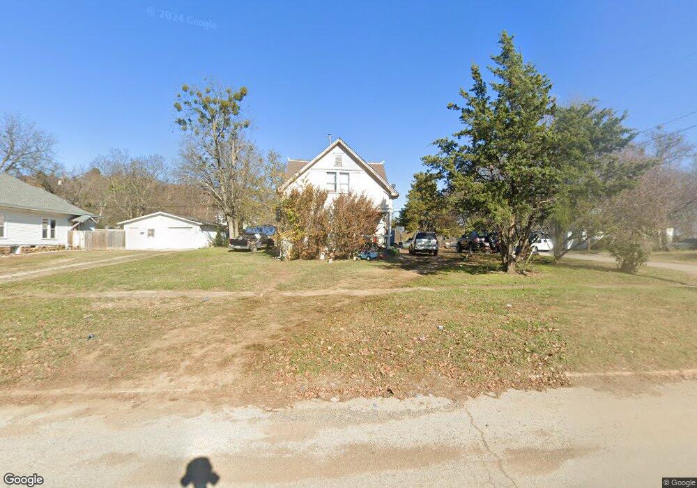 202 W Cummings St, Henryetta, OK 74437 - photo 1