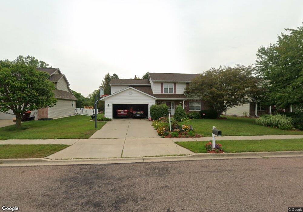 5402 N Castleberry Dr, Peoria, IL 61615 - photo 1