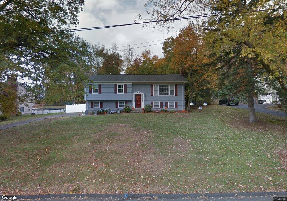 559 Babbling Brook Ln, Valley Cottage, NY 10989 - photo 1