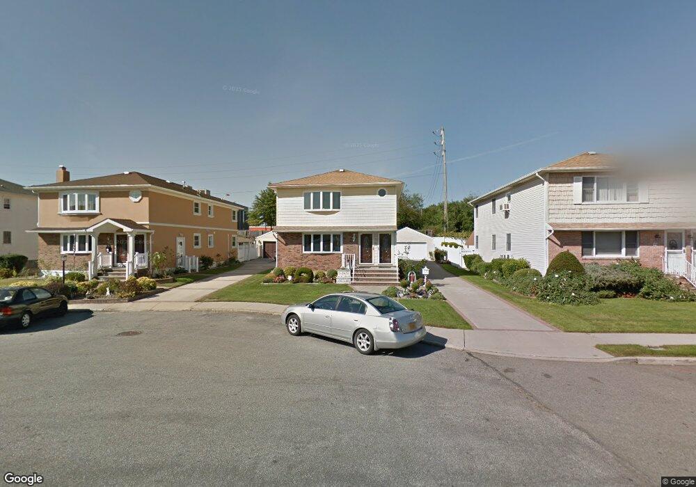 35 Farnum Blvd unit 1st Fl, Franklin Square, NY 11010 - photo 1